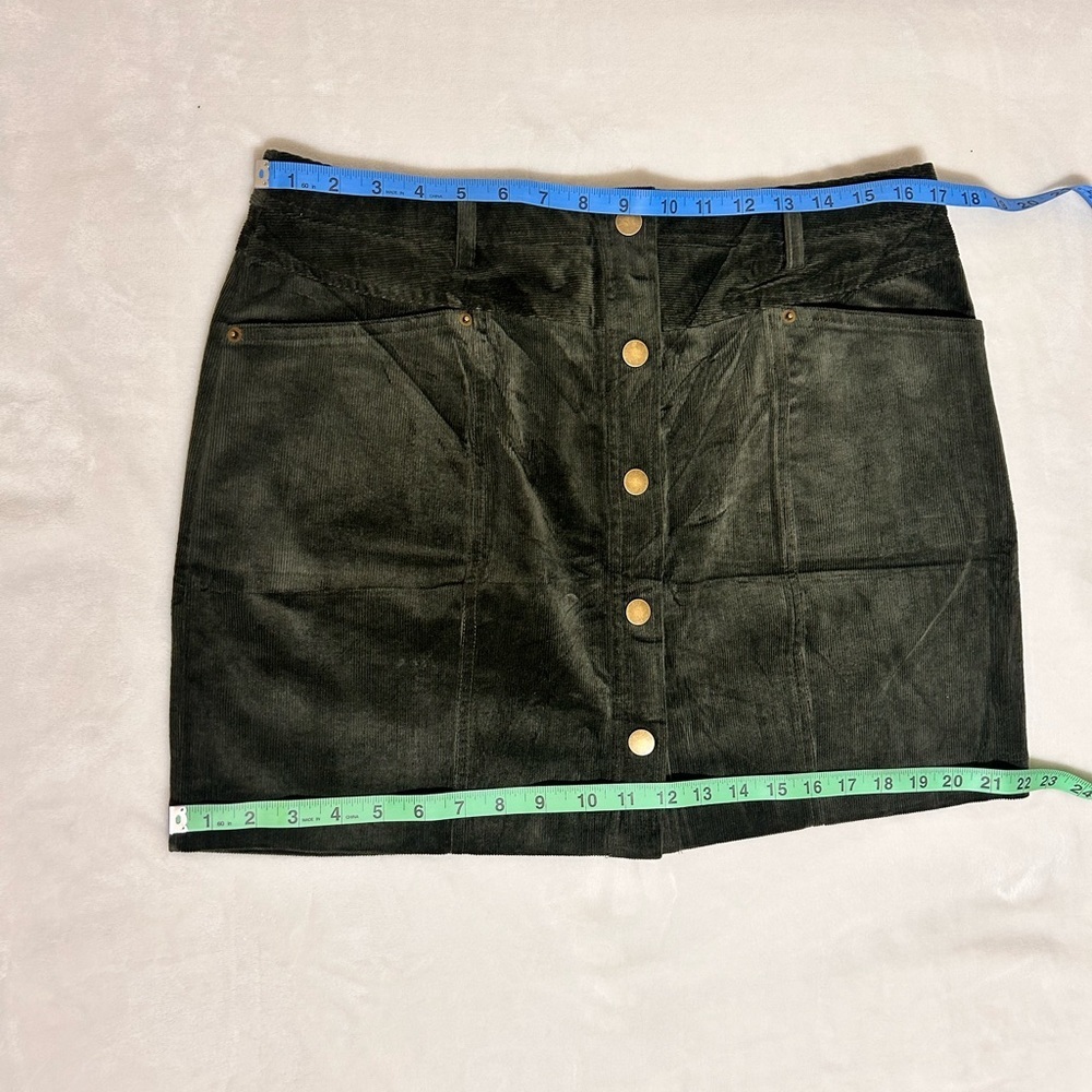 Lulus Olive green corduroy miniskirt with a charming feel
Lulus - Picture 10 of 10